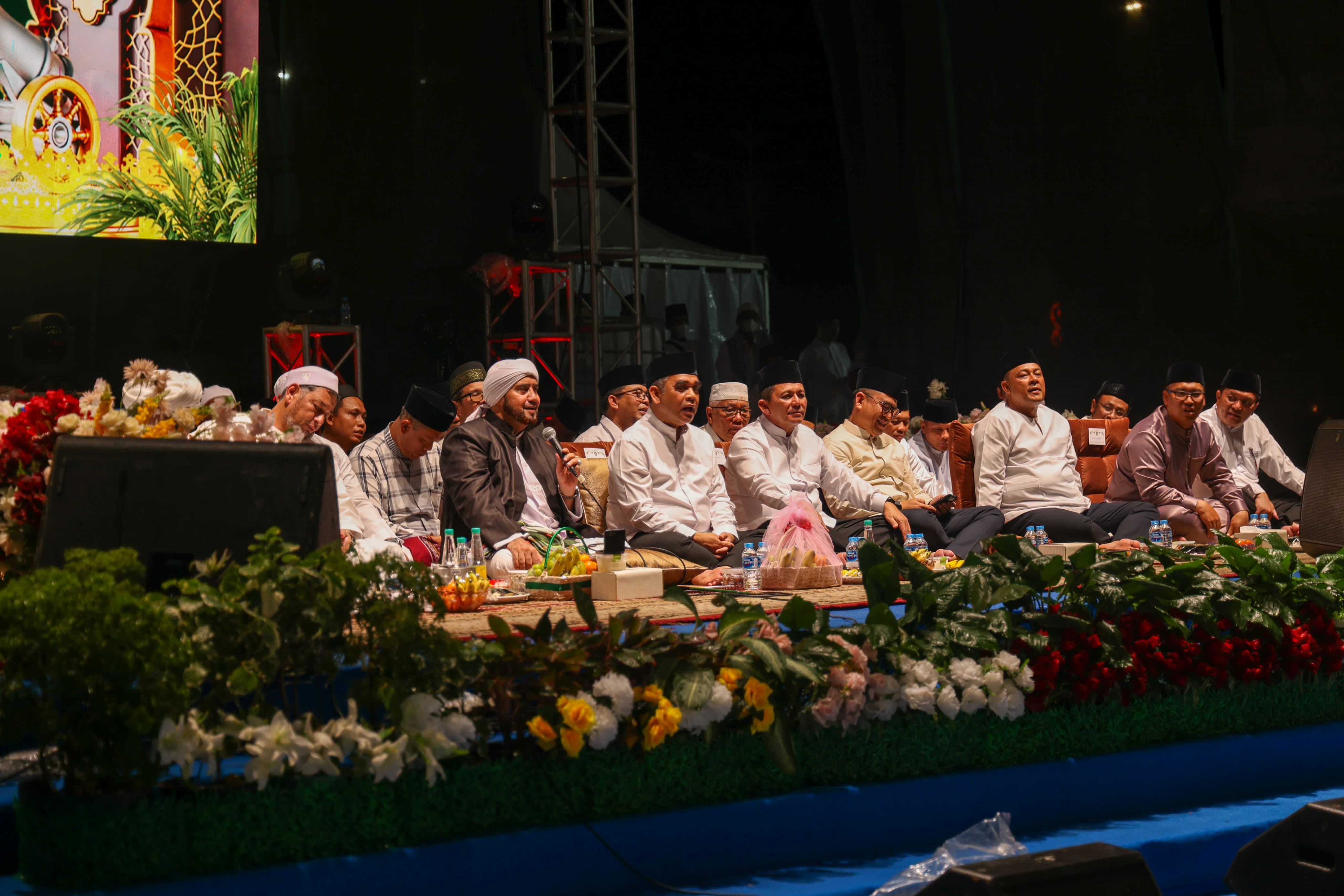 Syahdunya Kepri Bersholawat, Ribuan Jamaah Bersatu di Gurindam 12
