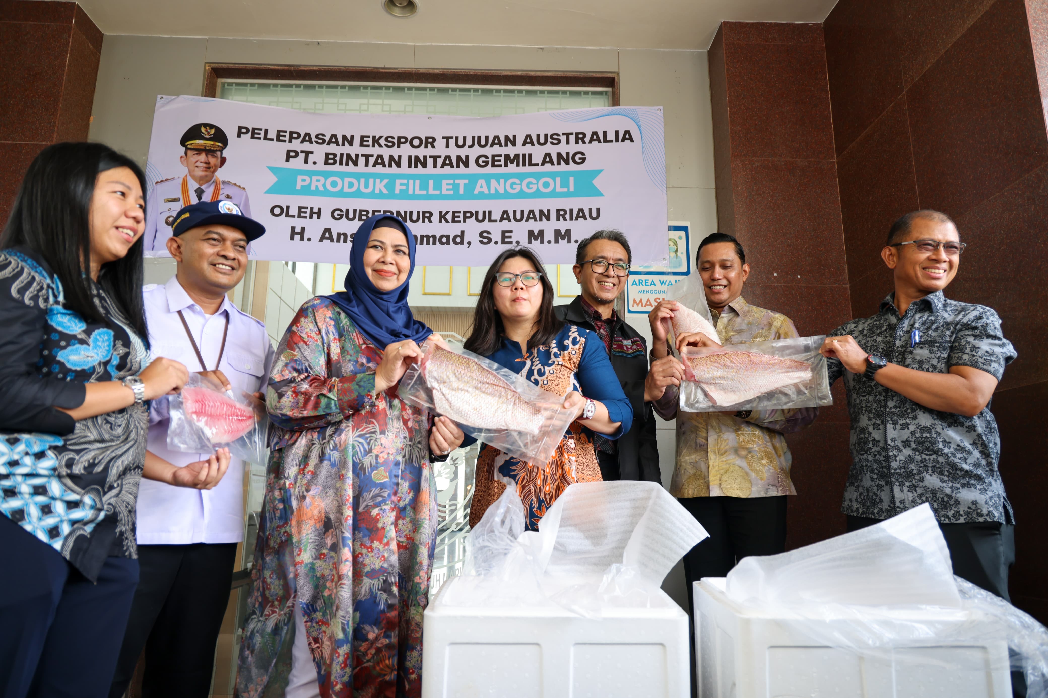 Ketua TP PKK Kepri Lepas Ekspor Fillet Ikan Anggoli ke Australia dari Bandara RHF