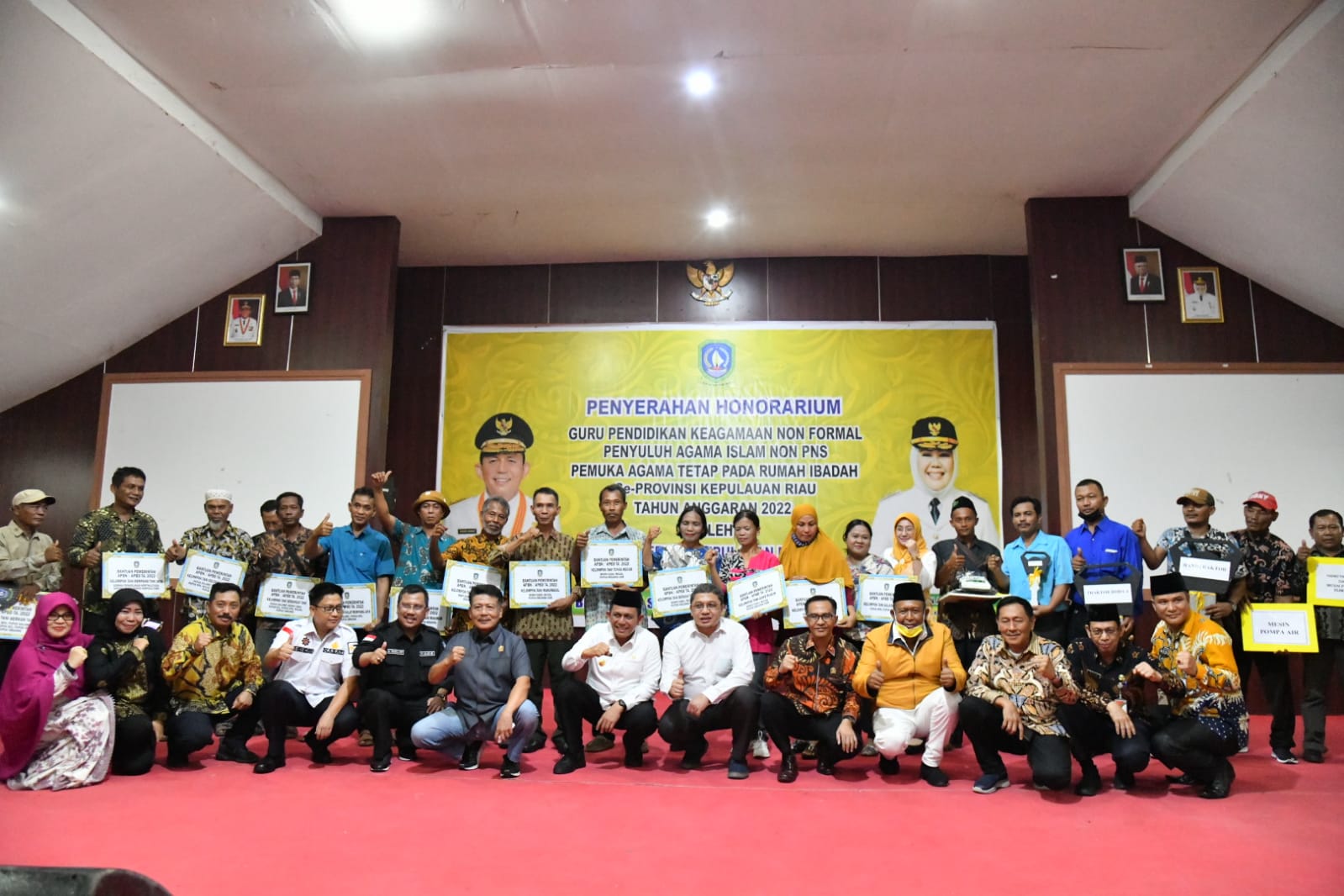 Gubernur Ansar Pastikan Bantuan Honorarium Mubaligh Tanpa Potongan Apapun