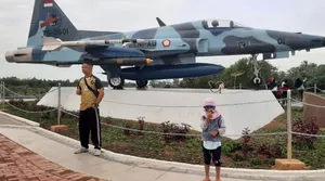 Serunya Berfoto dan Belajar Sejarah Alutsista di Monumen Tri Matra