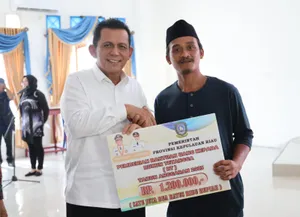 189 RT dan 87 RW di Daik Lingga Terima Bantuan Insentif dari Gubernur Ansar