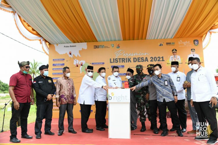 Gubernur Ansar Resmikan Listrik Masuk Desa 2021