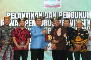 Gubernur Ansar Hadiri Pengukuhan Kerukunan Keluarga Pemuda Bone