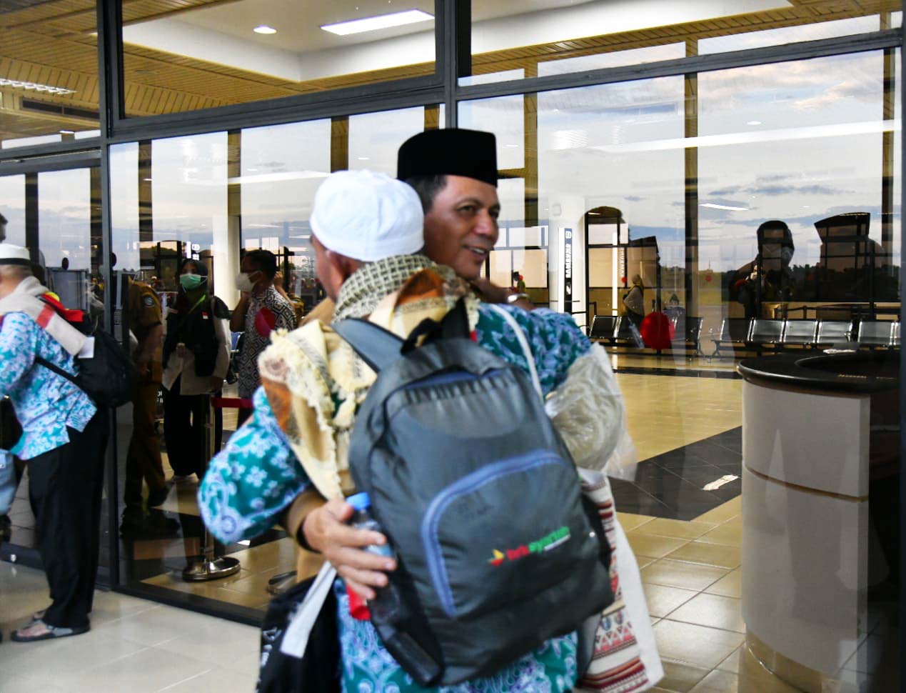 Gubernur Ansar Sambut Kepulangan Jemaah Haji Kloter 1 Kepri