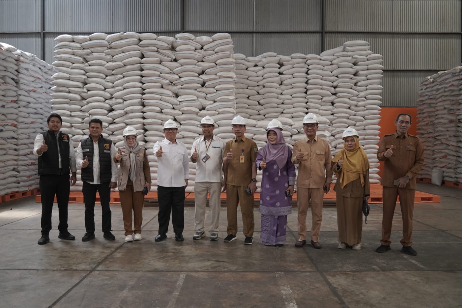 Tinjau Bulog Batam, Wagub Nyanyang Pastikan Stok Beras Aman Sampai Lebaran 2026