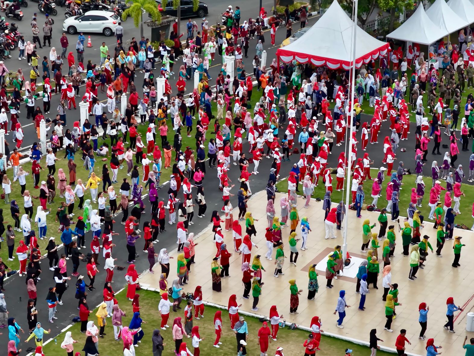 Ribuan Warga Tanjungpinang Antusias Ikuti Senam Sehat Bersama BKOW Kepri