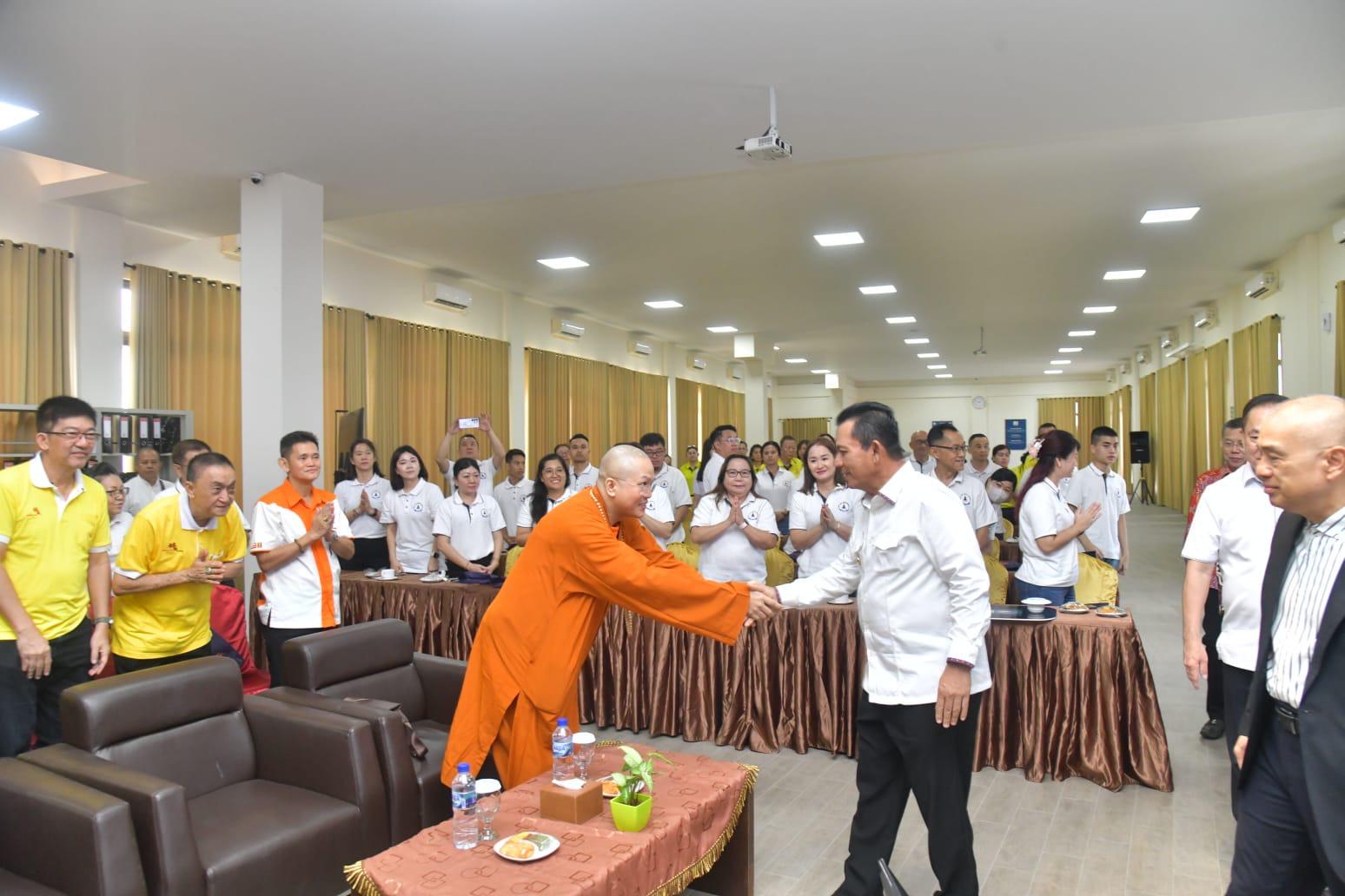 Pemprov Kepri Serahkan Bantuan Kendaraan Operasional untuk Lembaga Sosial dan Pendidikan di Batam