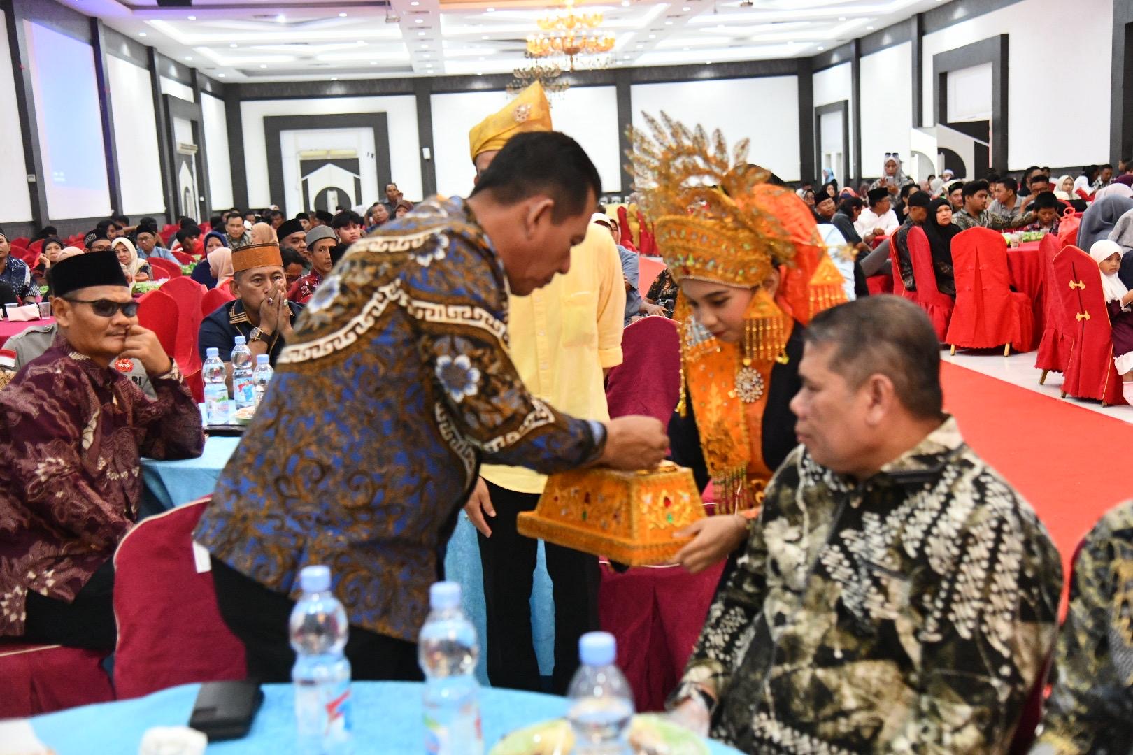 Hadiri Pengukuhan PKMB, Gubernur Ajak Warga Bawean Menjaga Kepri Tetap Aman