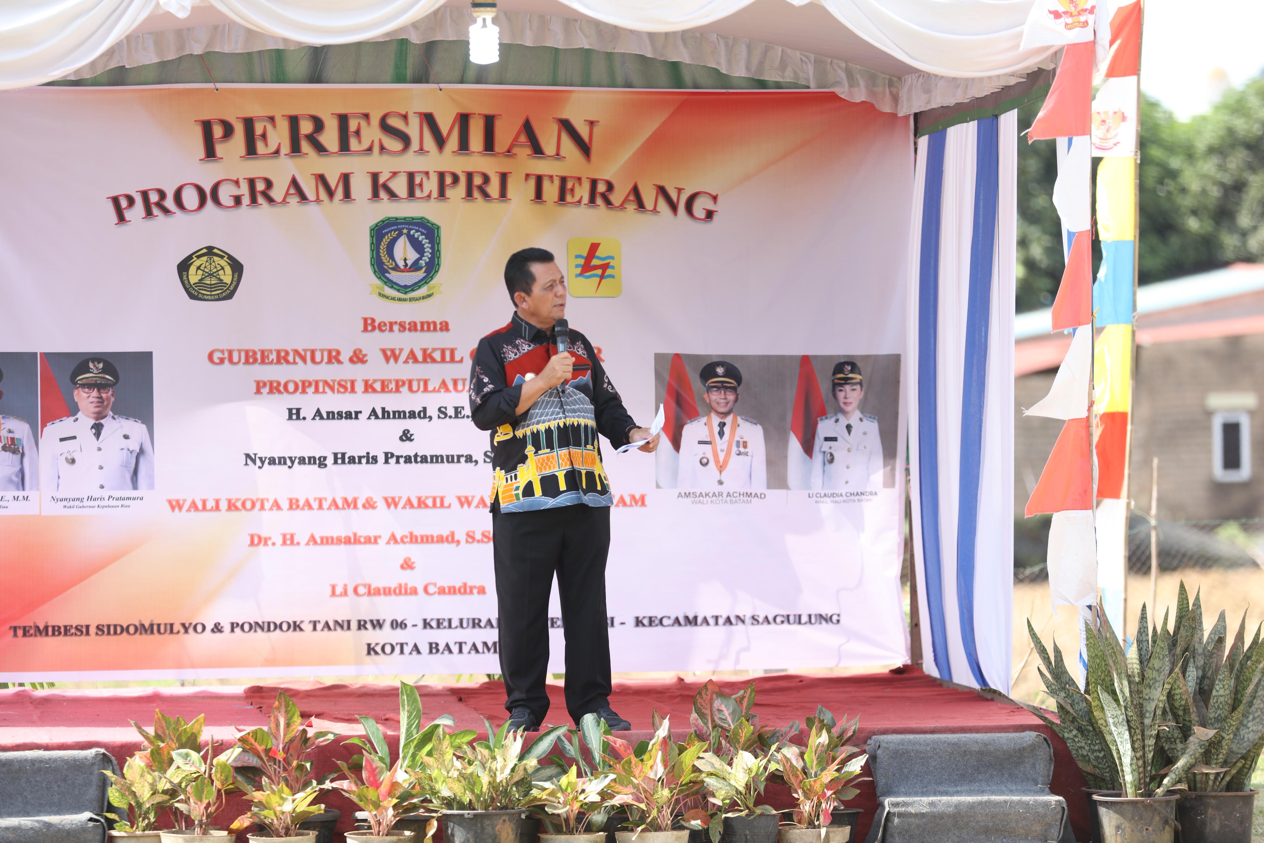 Program Kepri Terang Hadir di Kampung Tembesi Sidomulyo, Gubernur Ansar Resmikan Listrik 24 Jam