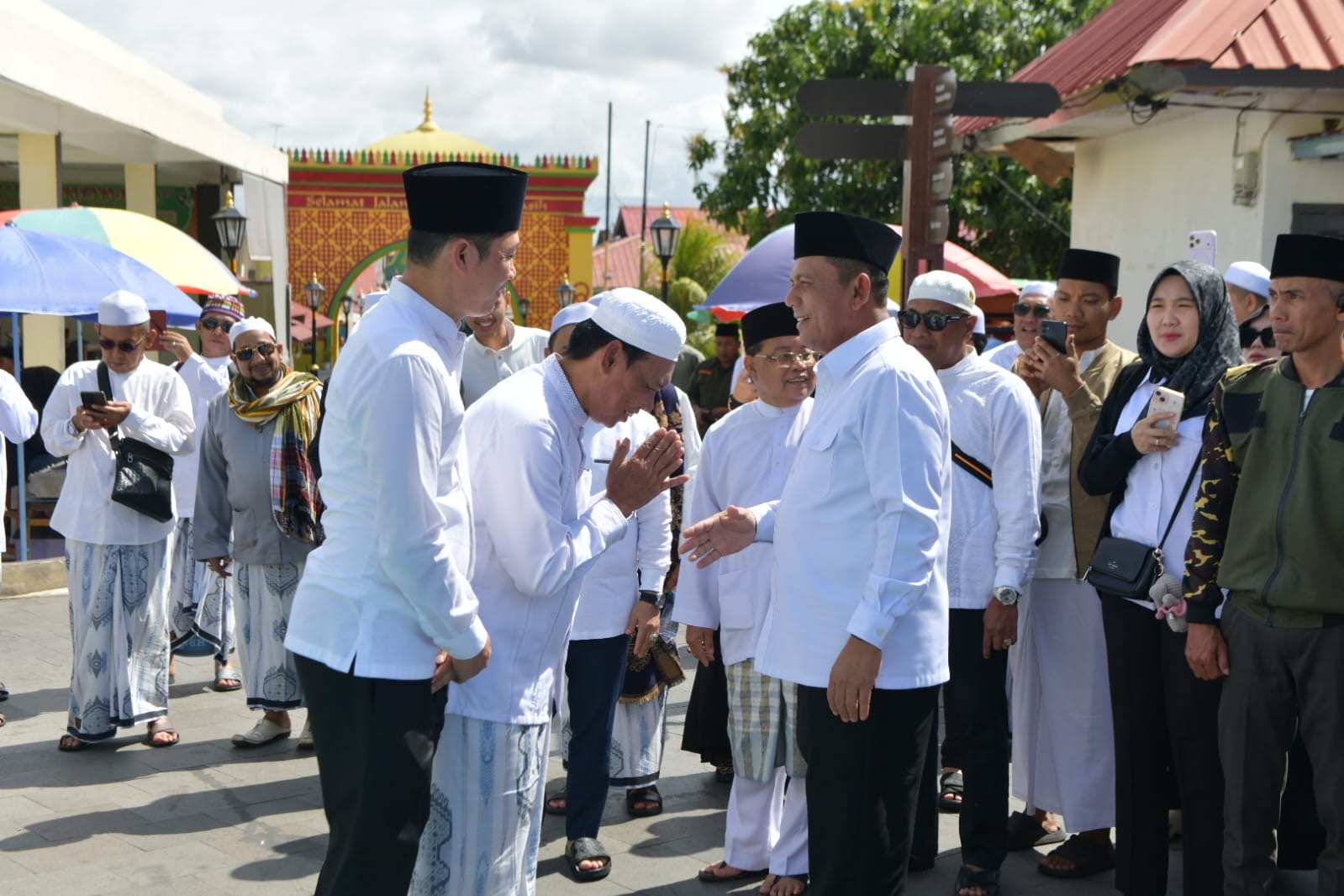 Gubernur Ansar Hadiri Haul Syekh Syihabuddin di Pulau Penyengat, Ribuan Jemaah Padati Masjid Sultan Riau