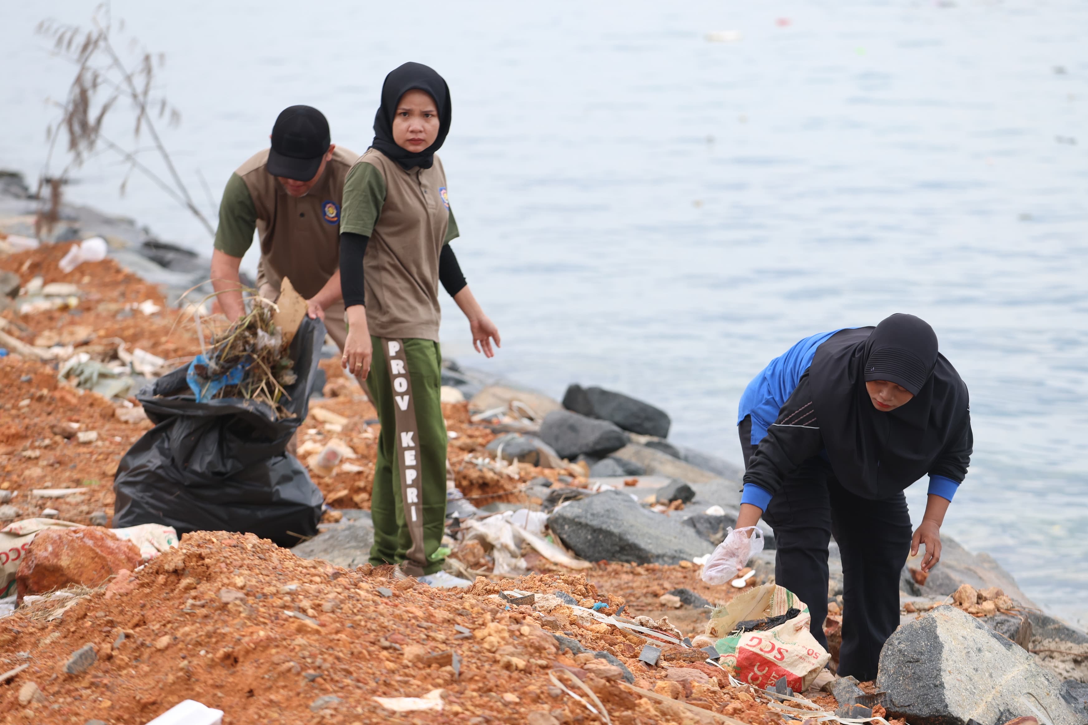 Gubernur Ansar Pimpin Goro di Kawasan Gurindam XII, Ajak Jaga Kebersihan Tepi Laut Tanjungpinang