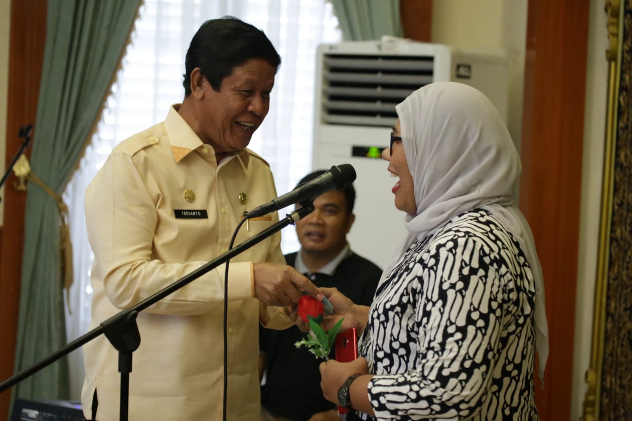 Isdianto, Plt Gubernur Kepri Sawer Reporter RRI