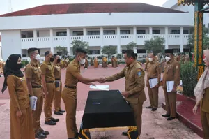 Serah Terima Praja IPDN Kepada BKPSDM Kabupaten/ Kota di Provinsi Kepulauan Riau
