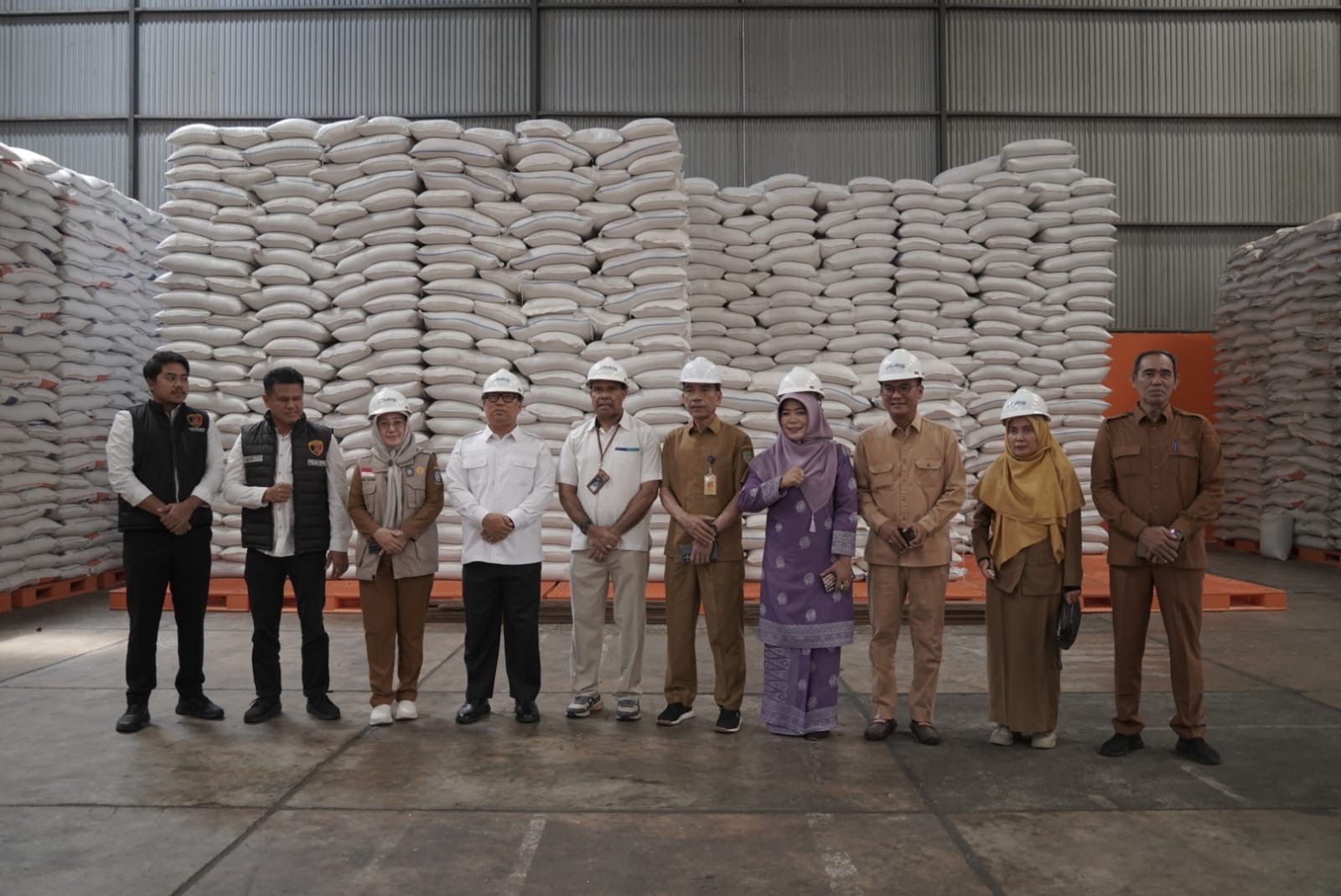 Tinjau Bulog Batam, Wagub Nyanyang Pastikan Stok Beras Aman Sampai Lebaran 2026