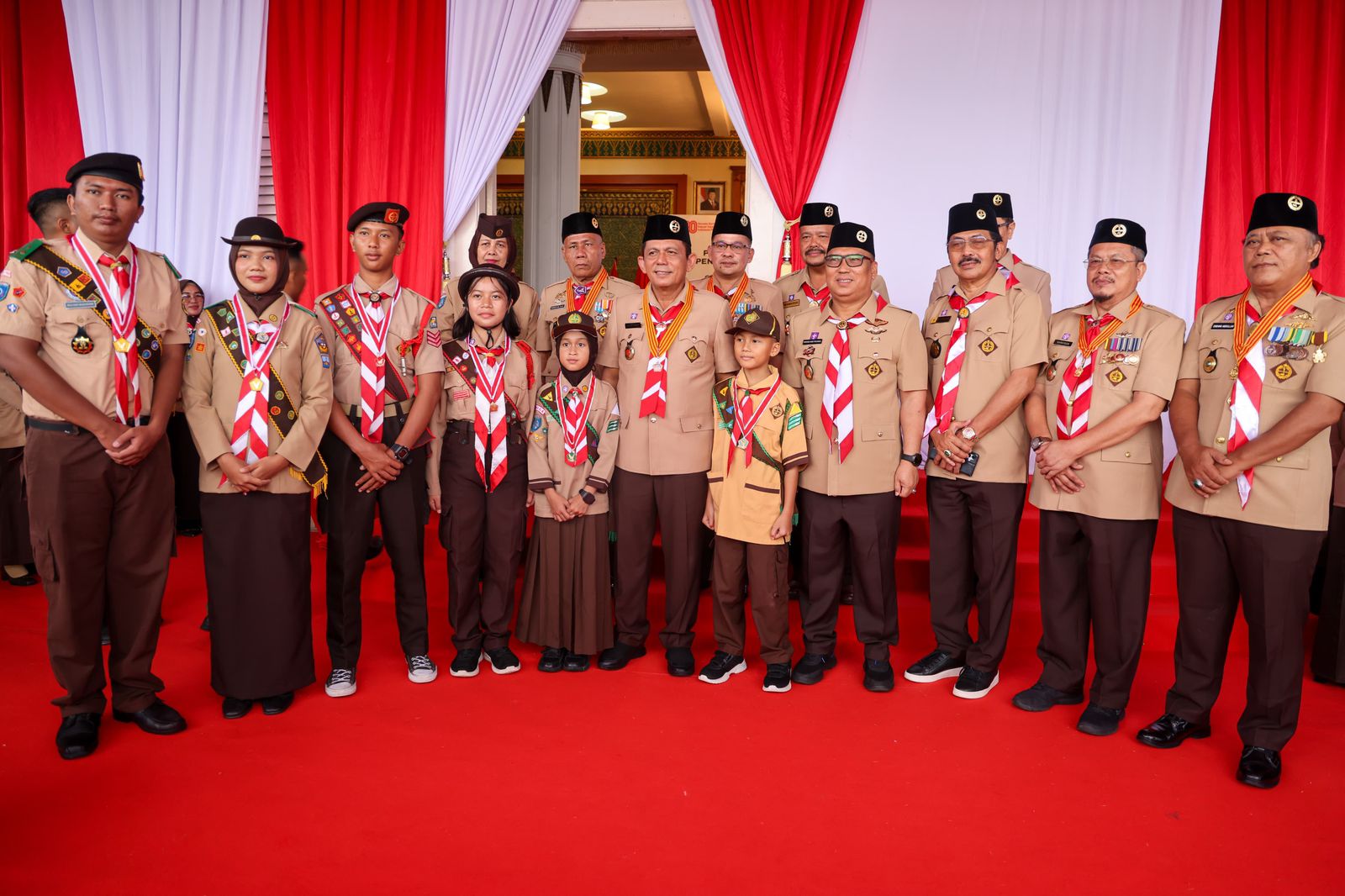 Gubernur Ansar Pimpin Upacara Hari Pramuka ke-64, Ajak Generasi Muda Jadi Insan Pancasila