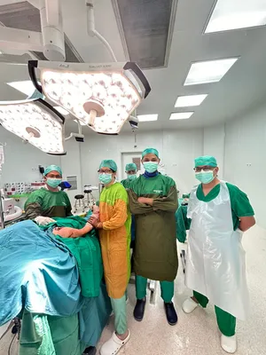 Operasi Perdana Shoulder Hemiarthroplasty Sukses Dilakukan dr. C Rayhan Cein di RSUD Raja Ahmad Tabib
