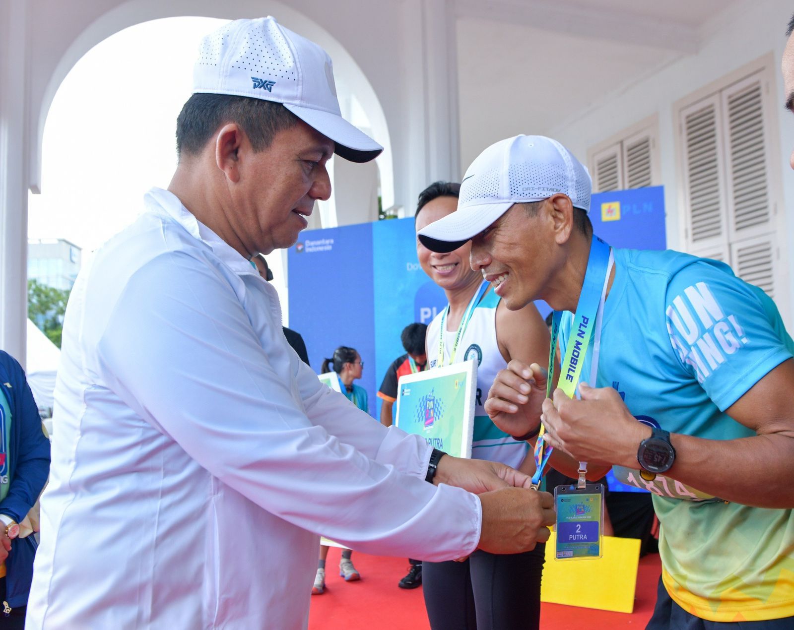 Ribuan Peserta Meriahkan PLN Mobile Fun Run 2025, Gubernur Ansar Lepas Start dari Tugu Sirih