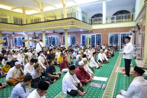 Malam Ramadhan Kelima, Gubernur Ansar Safari ke Masjid Jami' Baloi Center Batam
