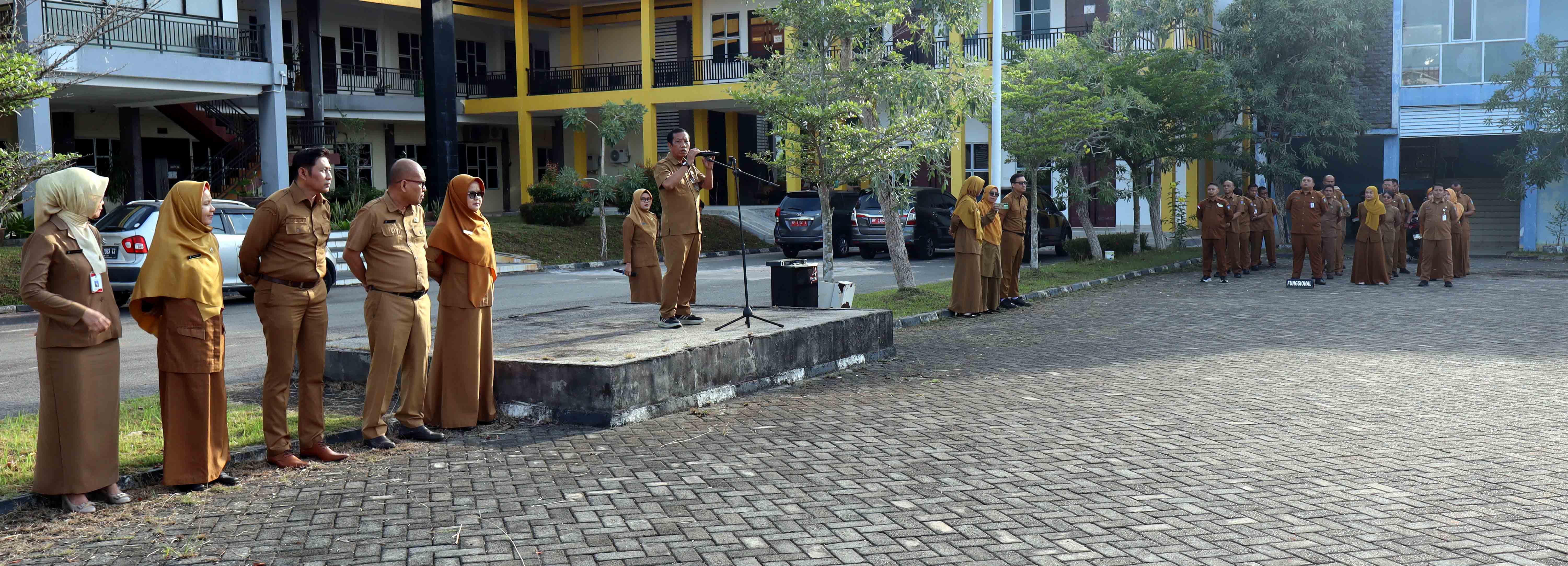 Pimpin Apel Senin, Kabid SMK Disdik Kepri Suhono, S. Pd., MM Ingatkan Pentingnya Kehadiran