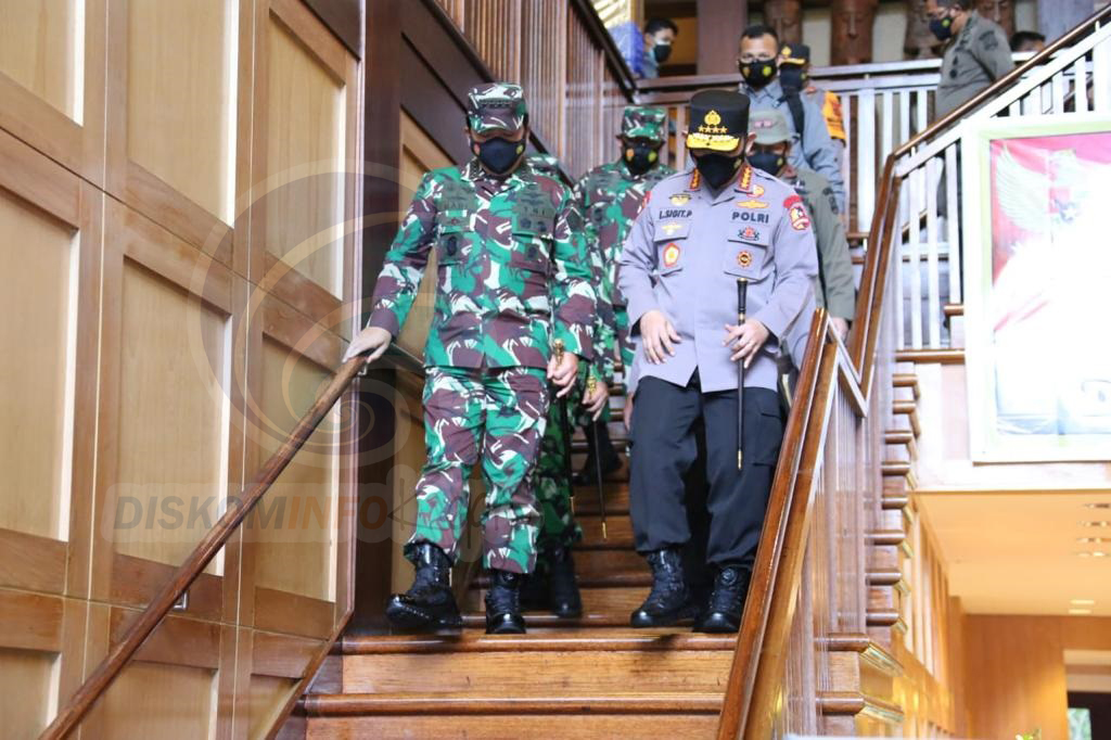 Panglima TNI Dan Kapolri Bakar Semangat Satgas Nemangkawi