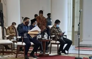 Bertemu Presiden Joko Widodo, Isdianto Minta Wisatawan Asing Boleh Masuk