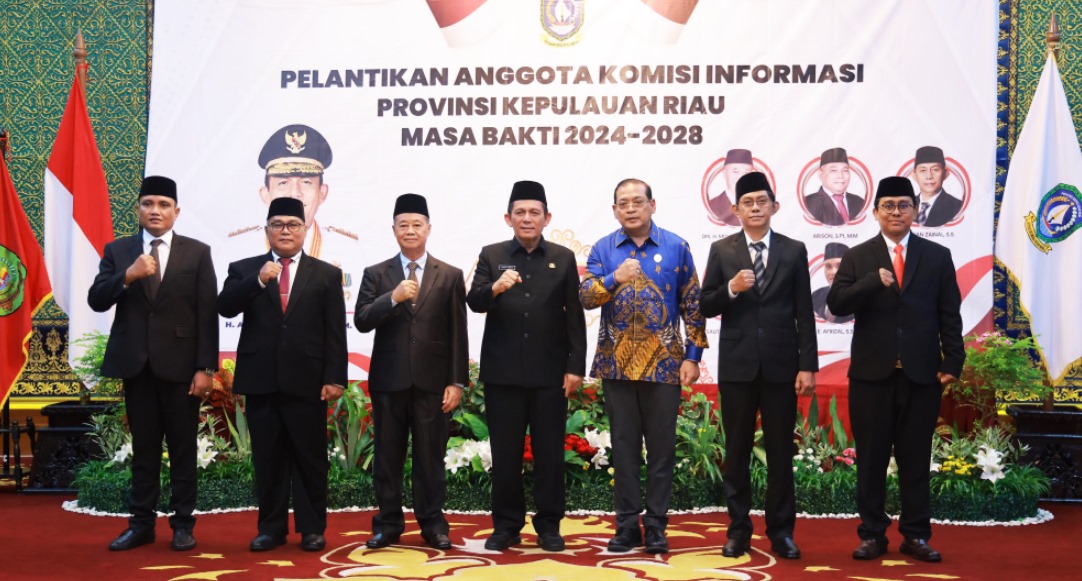Gubernur Ansar Lantik Lima Anggota Komisi Informasi Provinsi Kepri Periode 2024-2028