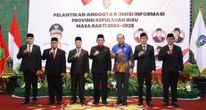 Gubernur Ansar Lantik Lima Anggota Komisi Informasi Provinsi Kepri Periode 2024-2028