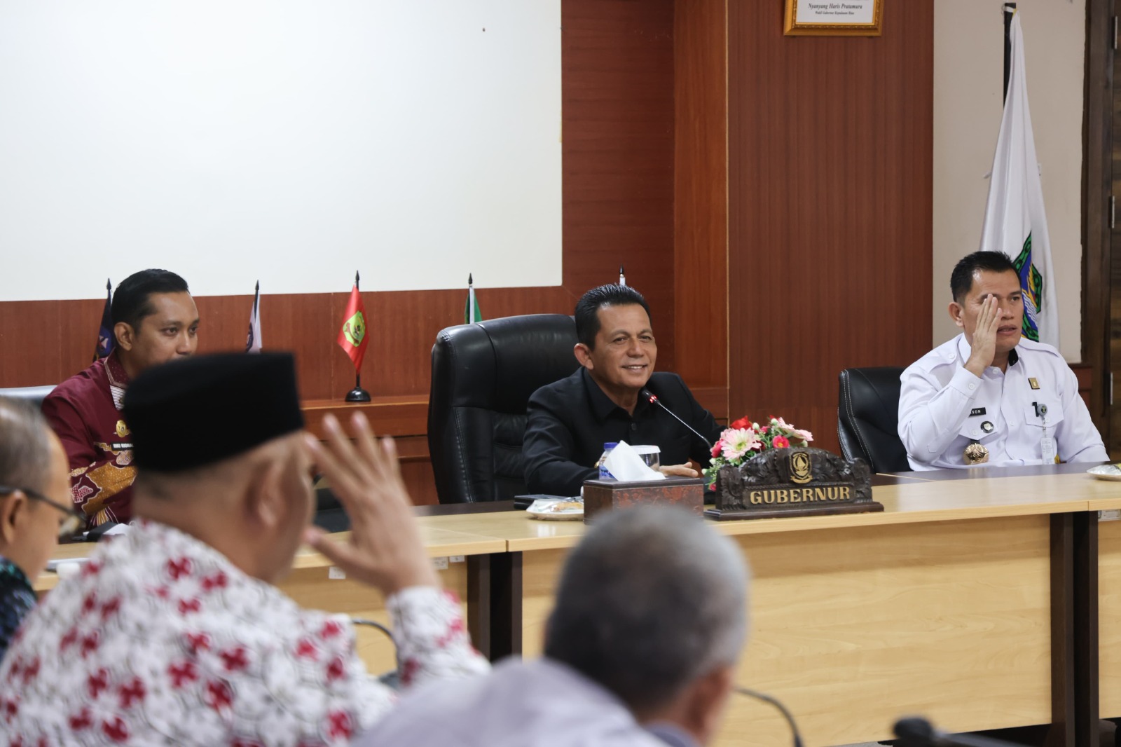 Gubernur Ansar Pimpin Rapat Persiapan Peluncuran Koperasi Desa Merah Putih di Kepri