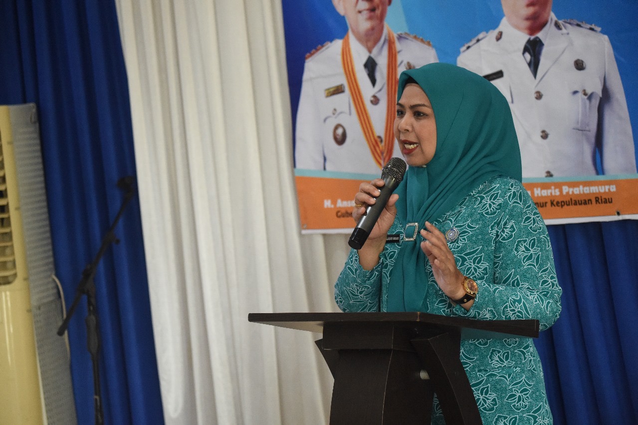 Dewi Ansar Salurkan 202 Paket Nutrisi untuk Cegah Stunting di Bintan