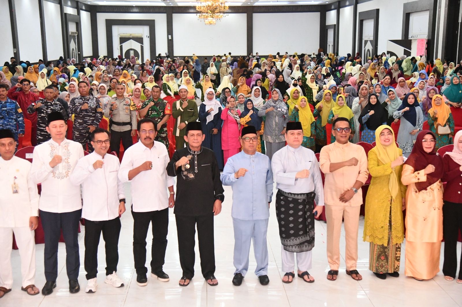 Dari UMKM hingga Beasiswa, Bantuan Pemprov Kepri Diserahkan Gubernur Ansar untuk Warga Batam