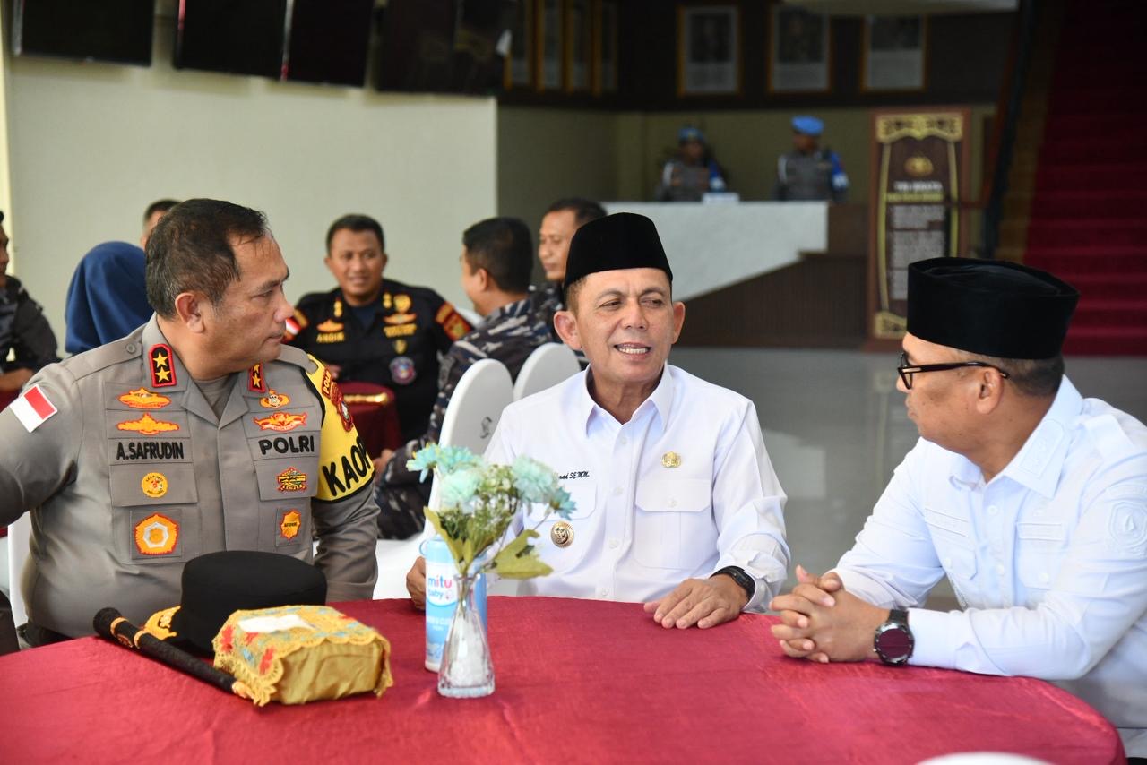Gubernur Ansar dan Wagub Nyanyang Hadiri Apel Gelar Pasukan Operasi Ketupat Seligi 2026 di Polda Kepri