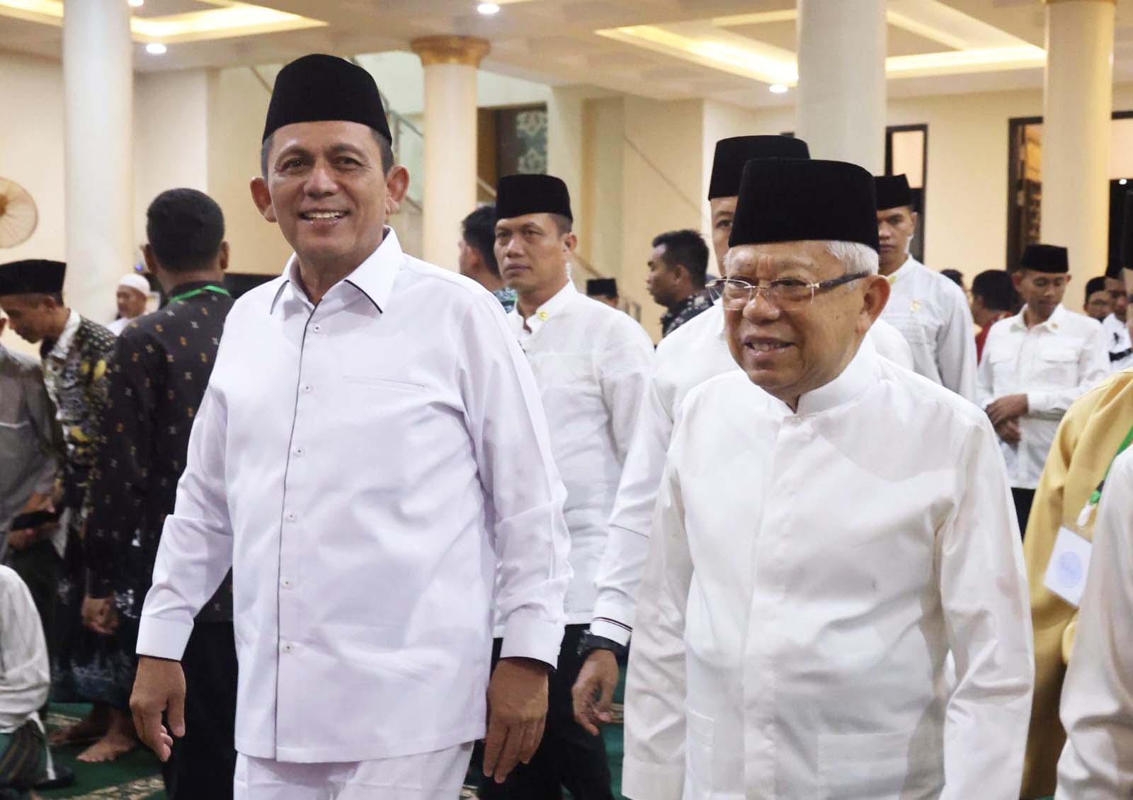 Gubernur Ansar Khutbah Jumat di Hadapan Wapres RI