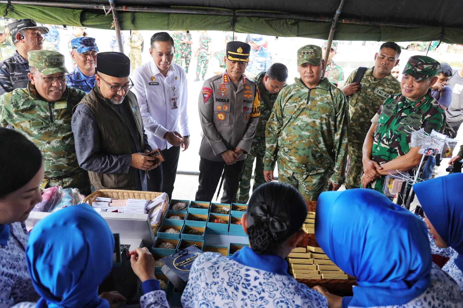 Pj Sekda Luki Zaiman Hadiri Bazar Ramadan Kogabwilhan I di Tugu Sirih