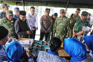 Pj Sekda Luki Zaiman Hadiri Bazar Ramadan Kogabwilhan I di Tugu Sirih