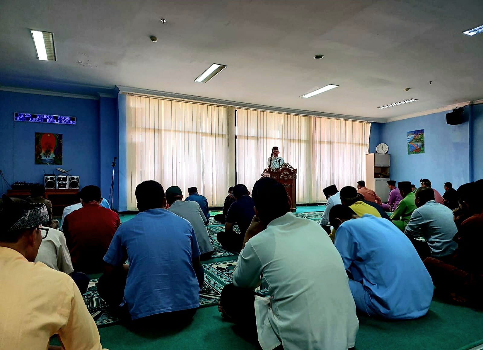 Gubernur Ansar Jadi Khatib Jumat di Mesjid Al-Madinah Kantor Bupati Bintan