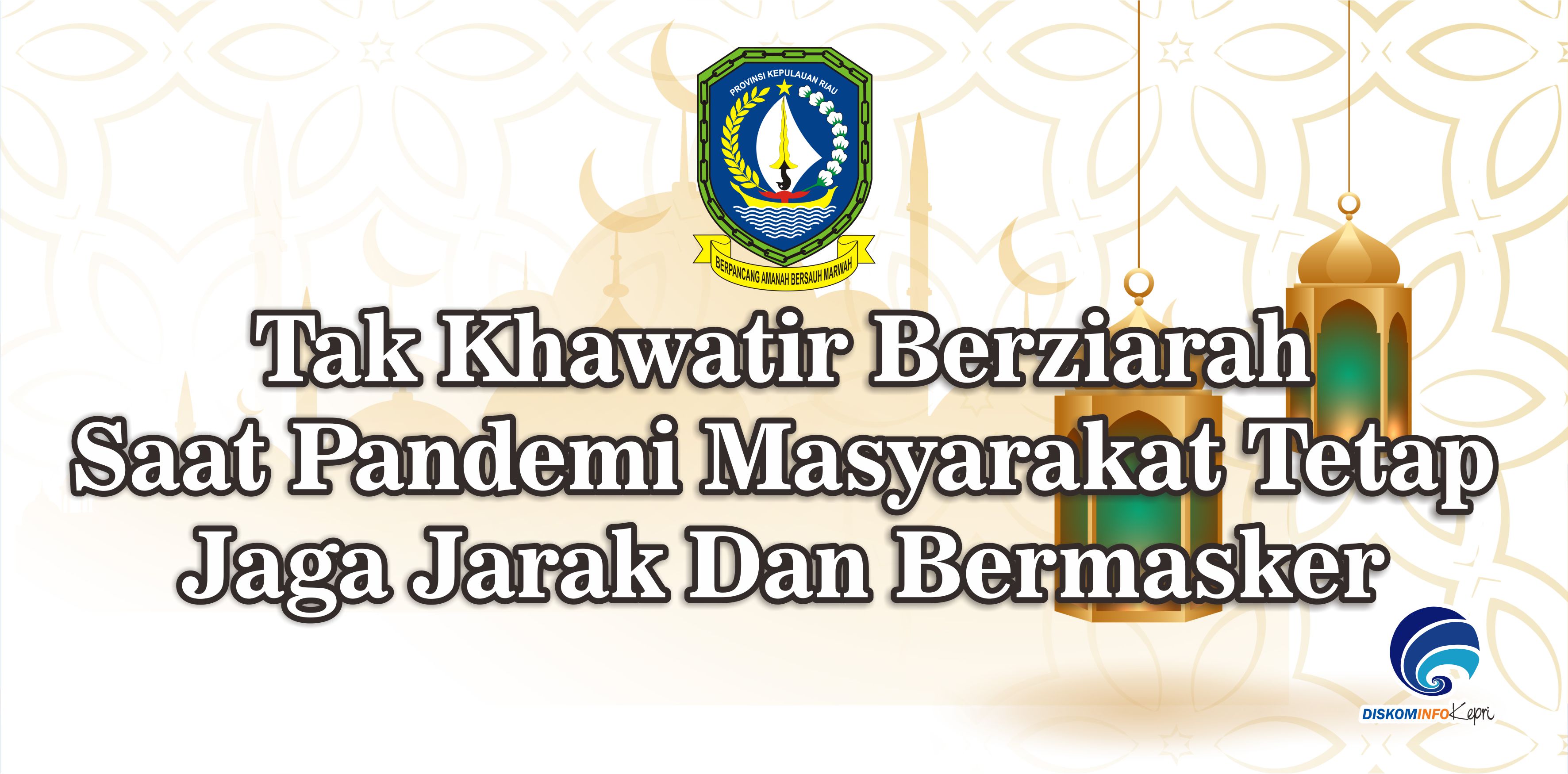 Tak Khawatir Berziarah Saat Pandemi - Masyarakat Tetap Jaga Jarak Dan Bermasker
