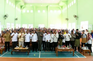 Masyarakat Antusias Menyambut Kunjungan Kerja Gubernur Ansar dan Rombongan di Karimun