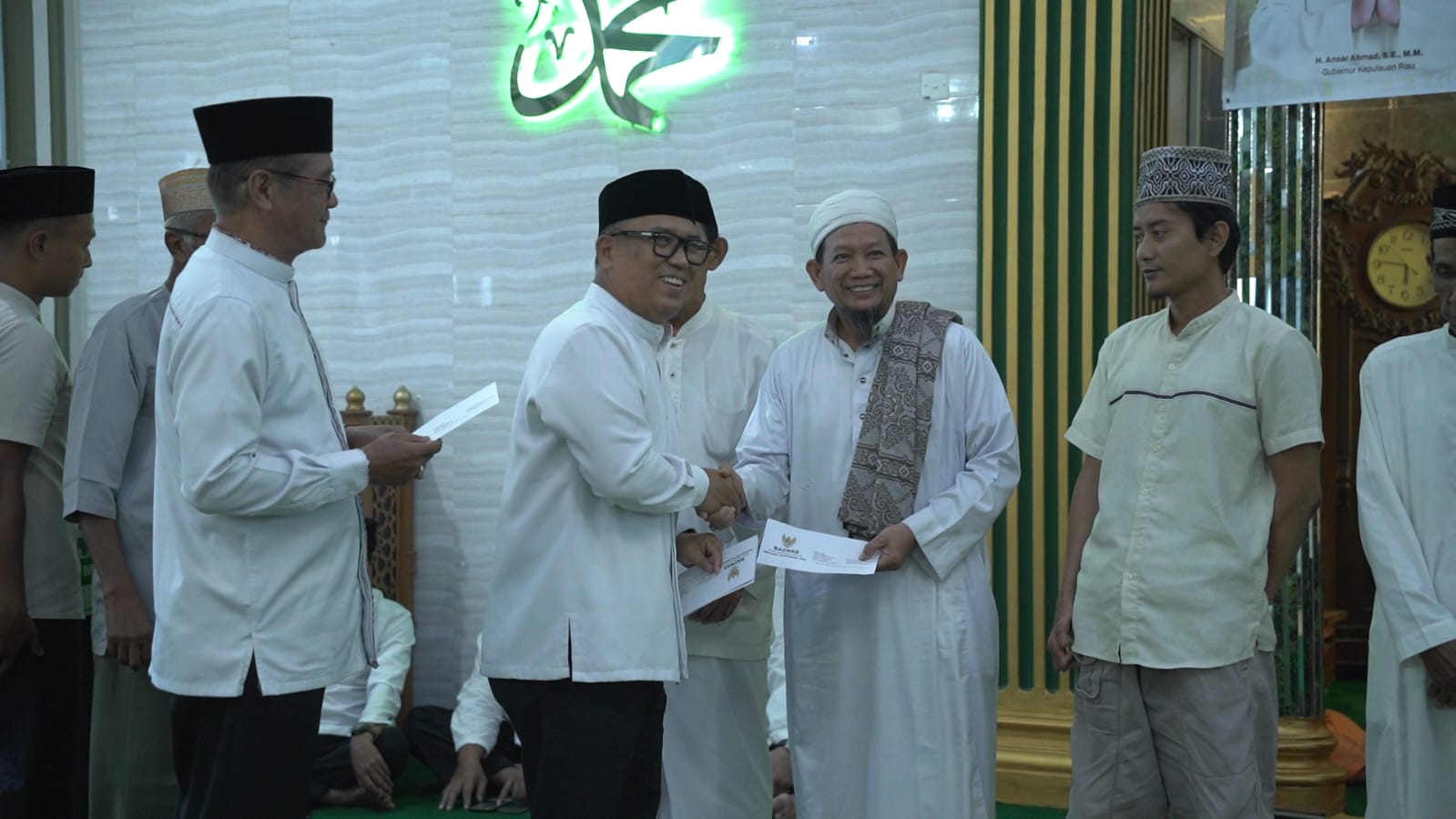 Safari Ramadhan Wagub Nyanyang di Tanjung Uma dan Baloi Indah, Perkuat Ukhuwah dan Serahkan Bantuan