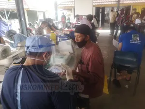 Gubernur Ansar Hadiri Vaksinasi Massal di Batam Setelah Sembuh dari COVID-19