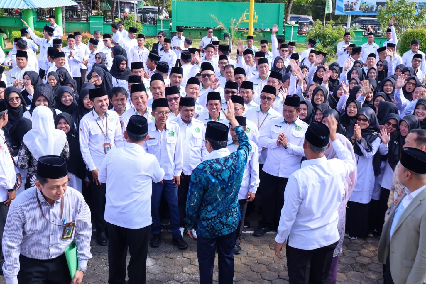 Didampingi Gubernur Kepri, Menag RI Safari Subuh di Masjid Penyengat dan Silaturahmi dengan Pegawai Kemenag Kepri