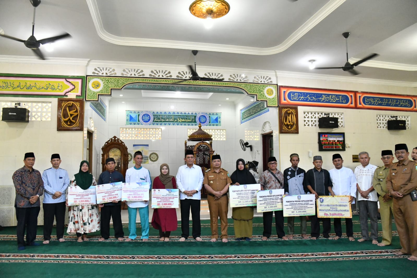 Gubernur Ansar Silaturahmi Dengan Masyarakat Desa Ladan di Palmatak