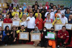Gubernur Ansar Hadiri Senam Sehat Sempena HKN ke-58 di Gedung Daerah