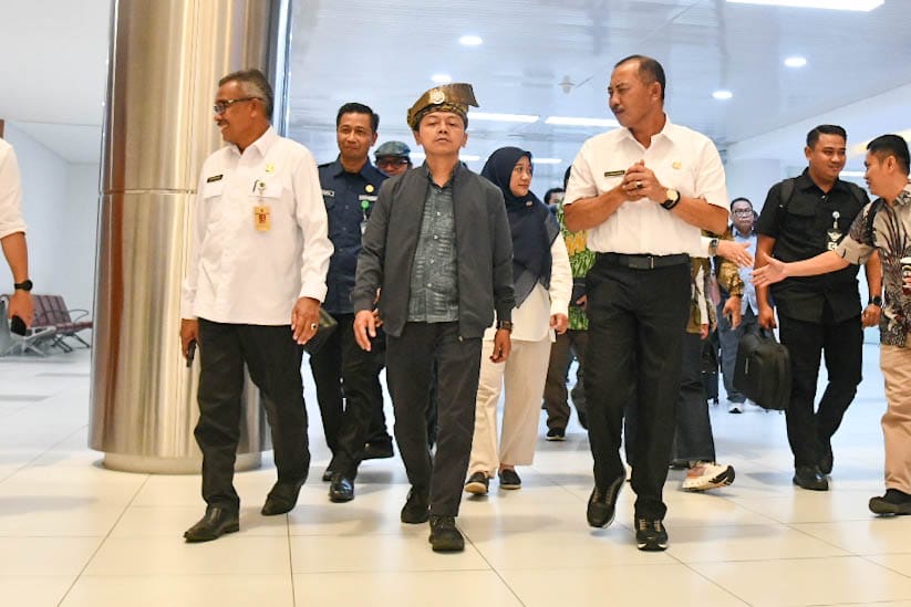 Wamen Dikdasmen RI Fajar Riza Tinjau Langsung Posko Verifikasi SPMB di Batam