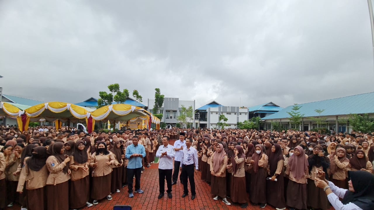 Gubernur Ansar Ahmad Kunjungi SMAN 8 Batam