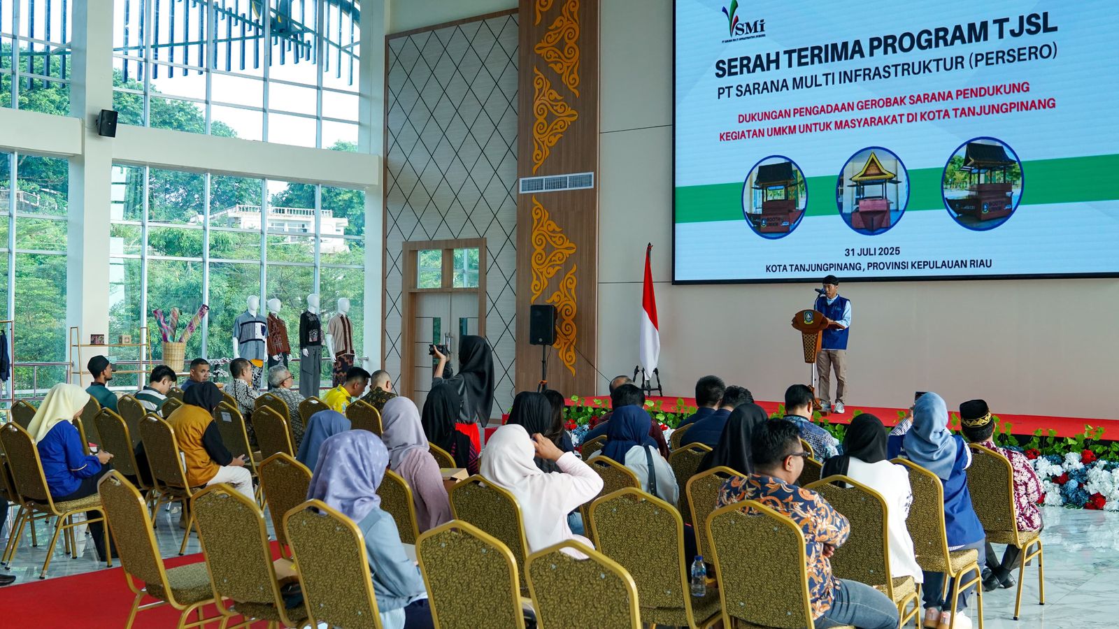Bentuk Tanggung Jawab Sosial, PT SMI Serahkan 17 Gerobak UMKM ke Pemprov Kepri