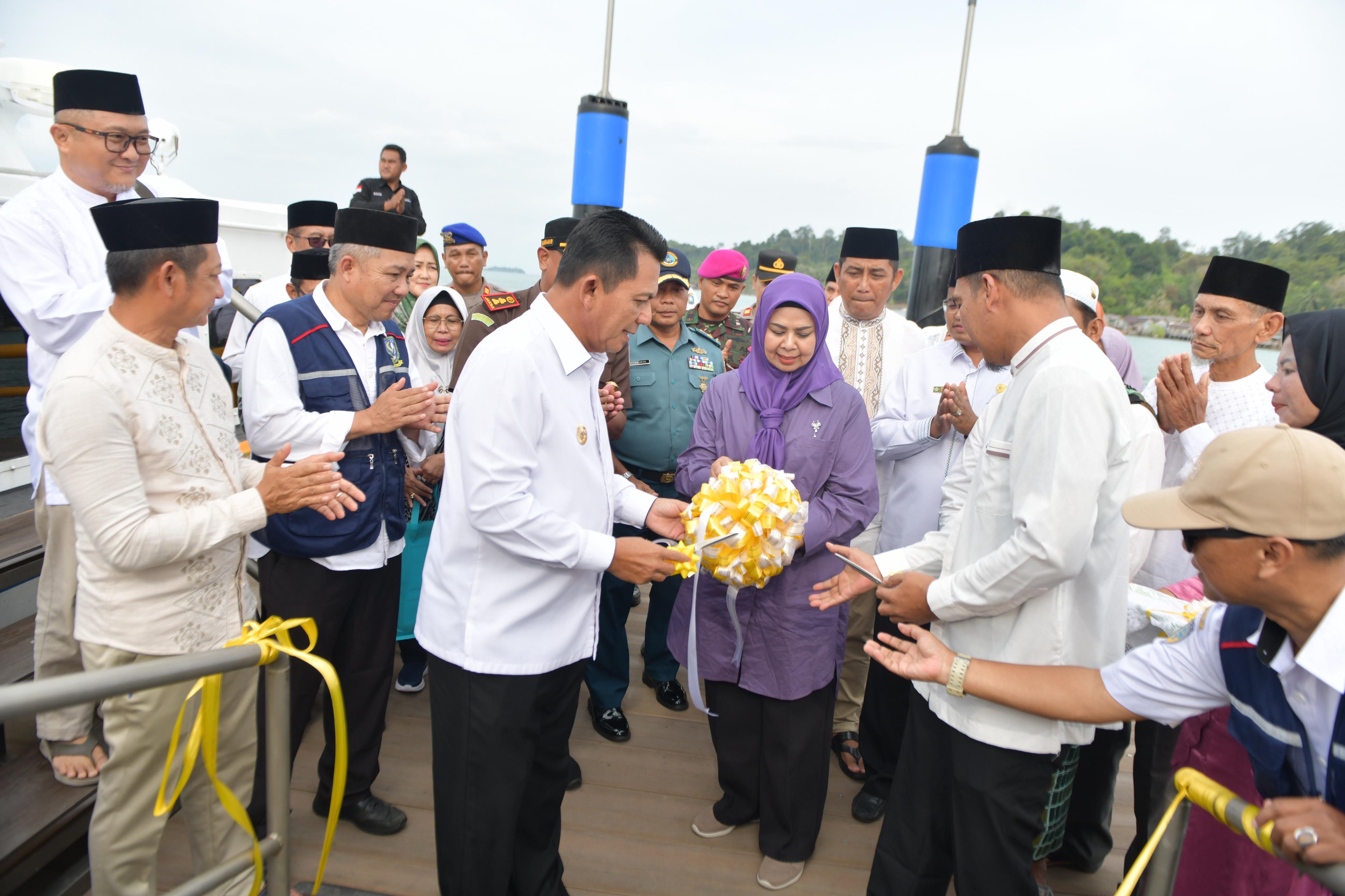 Gubernur Ansar Resmikan Dermaga Apung HDPE Pelabuhan Jagoh, Konektivitas Kepri Makin Kuat