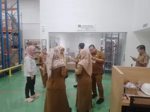 Pemeriksaan cash opname, stok opname dan pengumpulan data kartu inventaris oleh Inspektorat Provinsi Kepulauan Riau