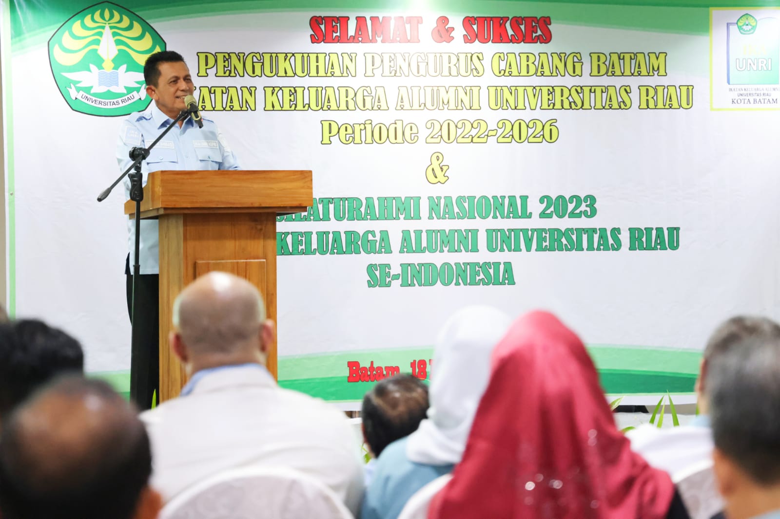 Gubernur Ansar Hadiri Silatnas dan Pengukuhan IKA UNRI Kota Batam