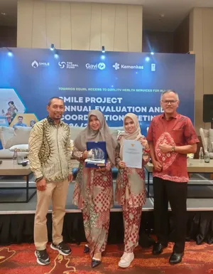 Penghargaan Provinsi Terbaik Atas Dukungan Dan Kerjasama Untuk Pelaksanaan Sistem Monitoring Inventaris Logistik Kesehatan Secara Elektronik