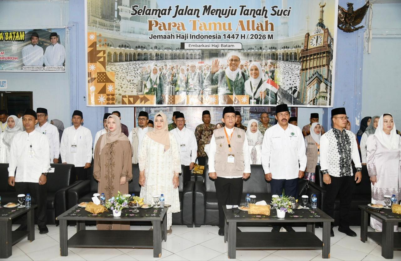 Gubernur Ansar Lepas Kloter Pertama Haji, Pesan Jaga Kesehatan dan Nama Baik Daerah